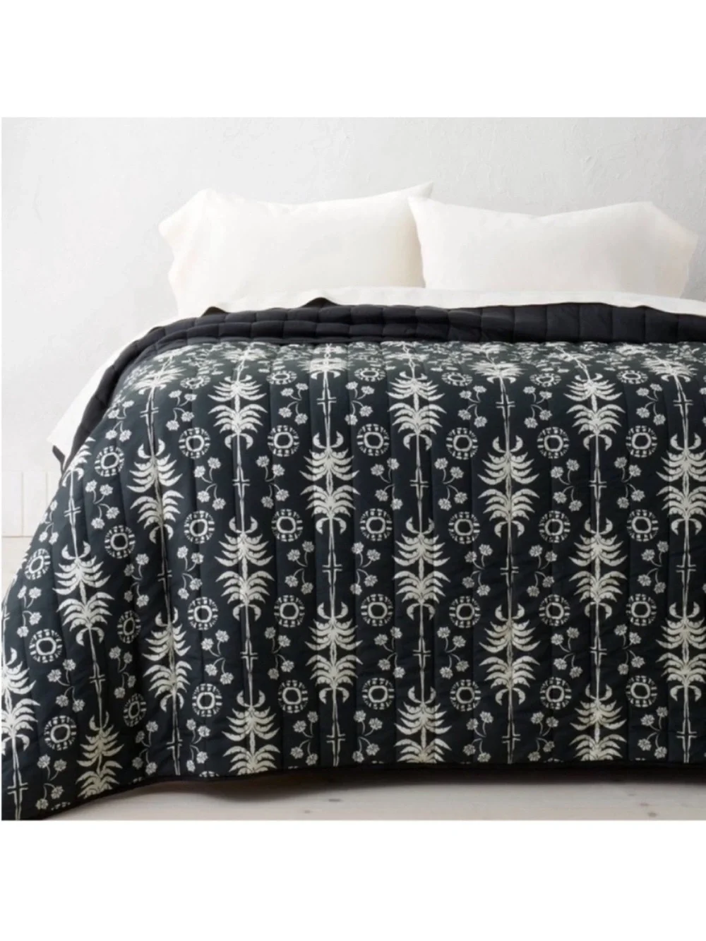 Opalhouse Jungalow F/Q Palm Frond Printed Quilt, 88” x 92” . Price is Firm
